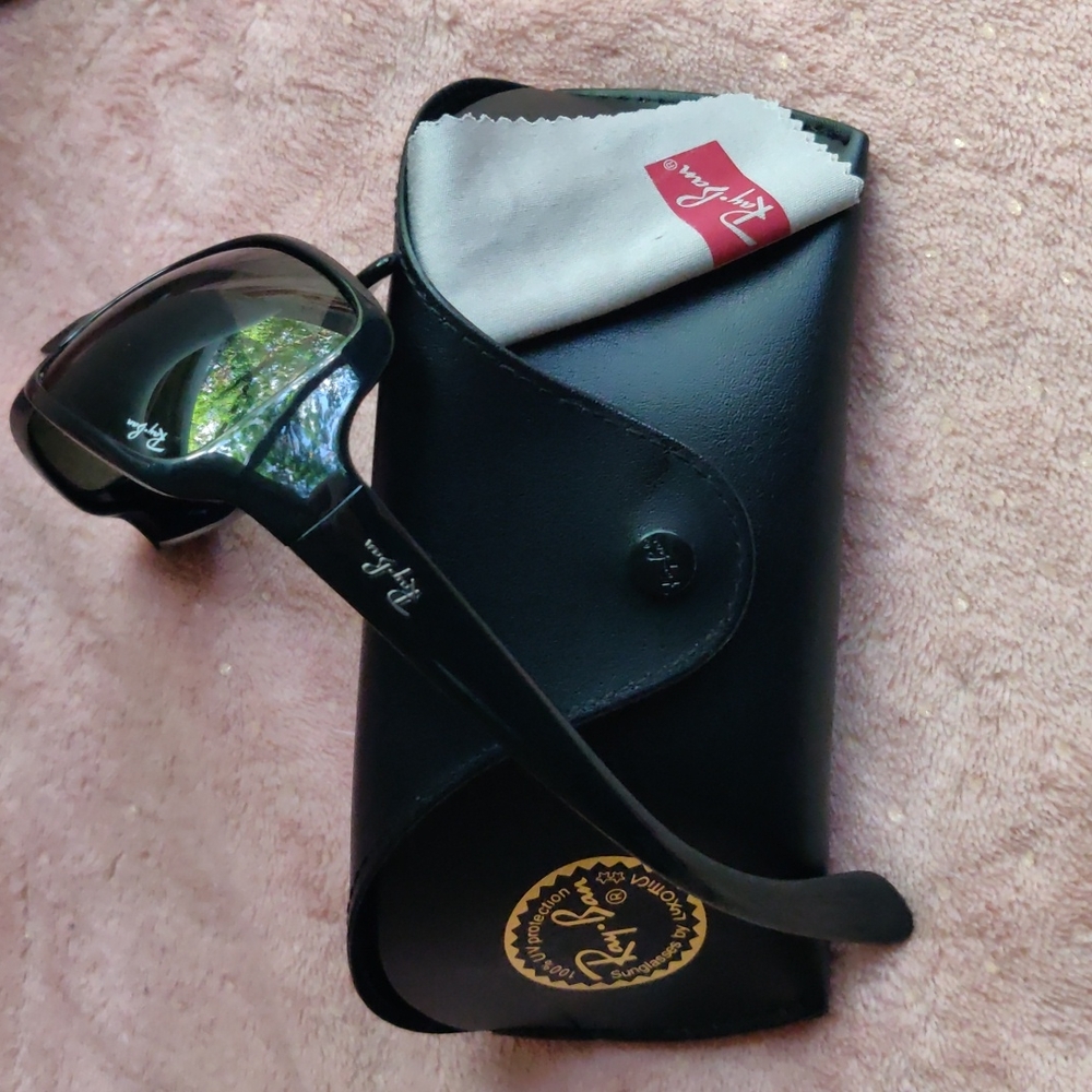 Ray-Ban sunglasses & case - Picture 2 of 12